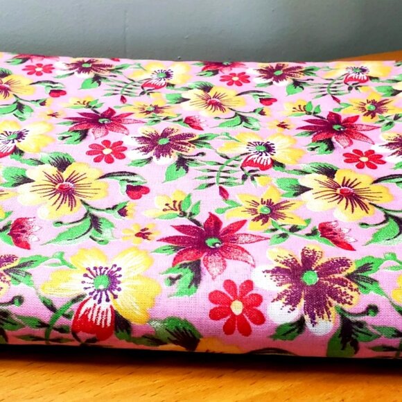 COTTON FABRIC FLORAL PRINT NEW 132" x 37" PINK RED YELLOW GREEN SEWING QUILT - Picture 2 of 6